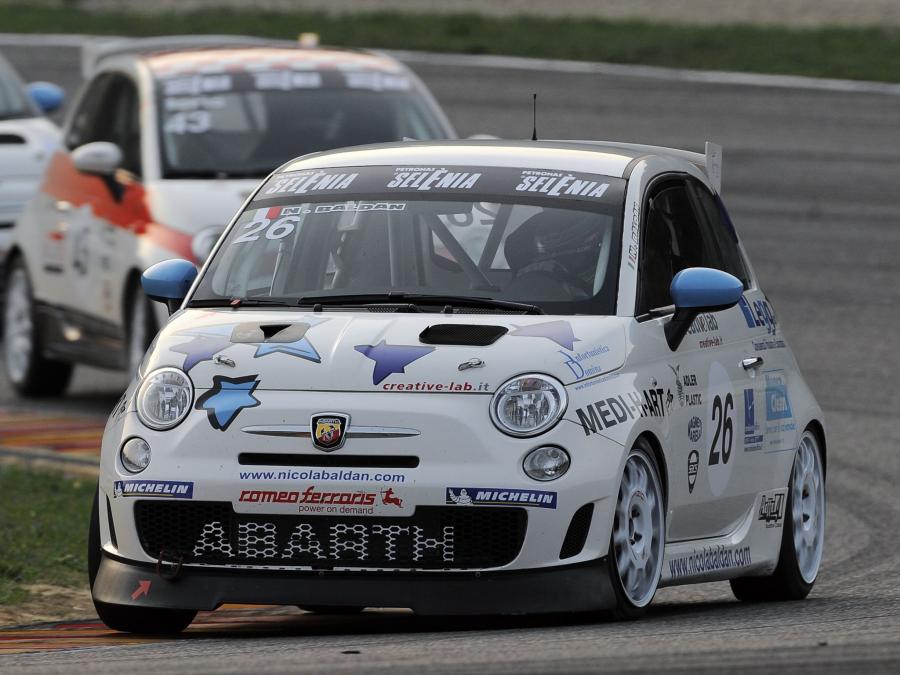  Abarth 500 Assetto Corse 2008 года  (фото 6 из 33)